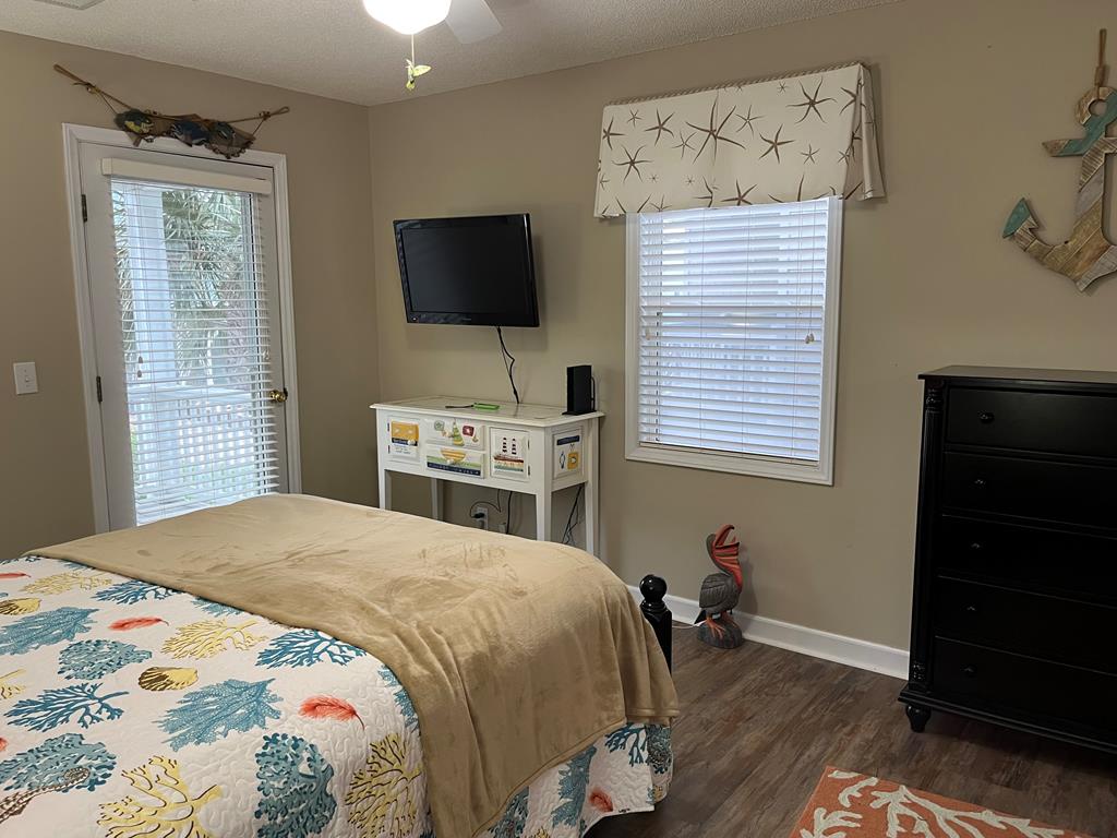 Bedroom 2 - First Level Queen