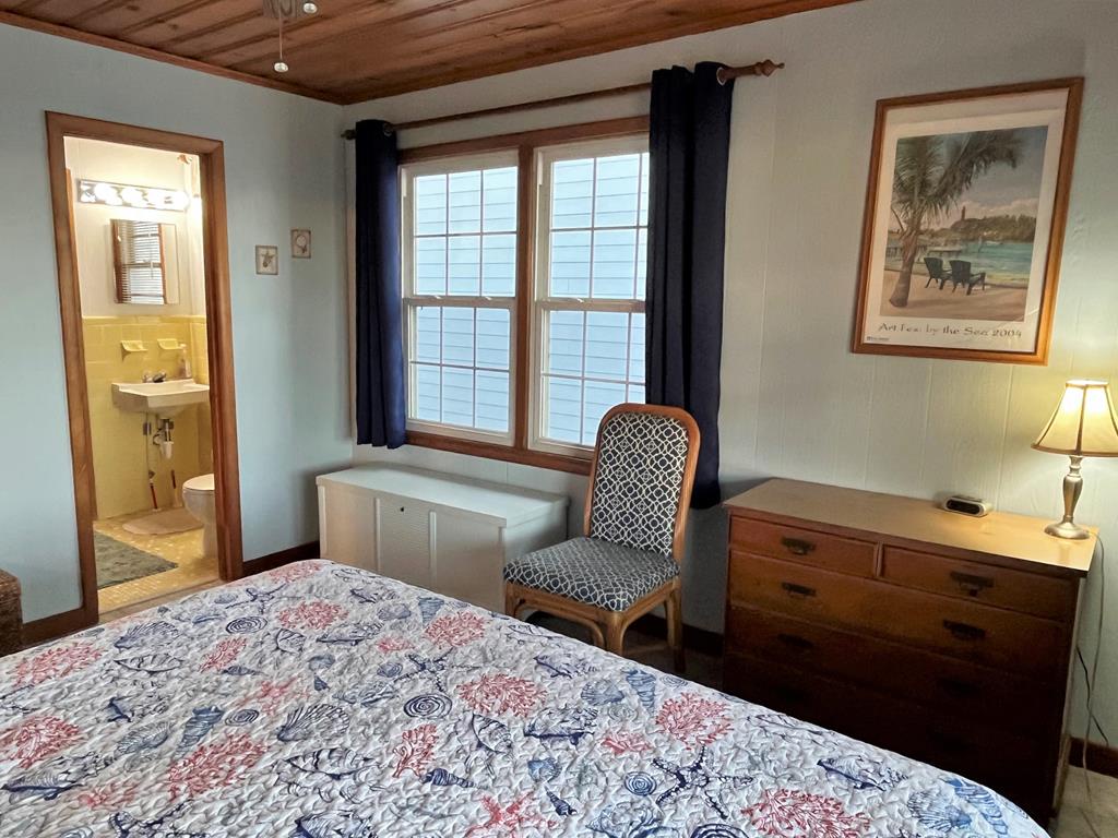 Bedroom 1 - King Bed