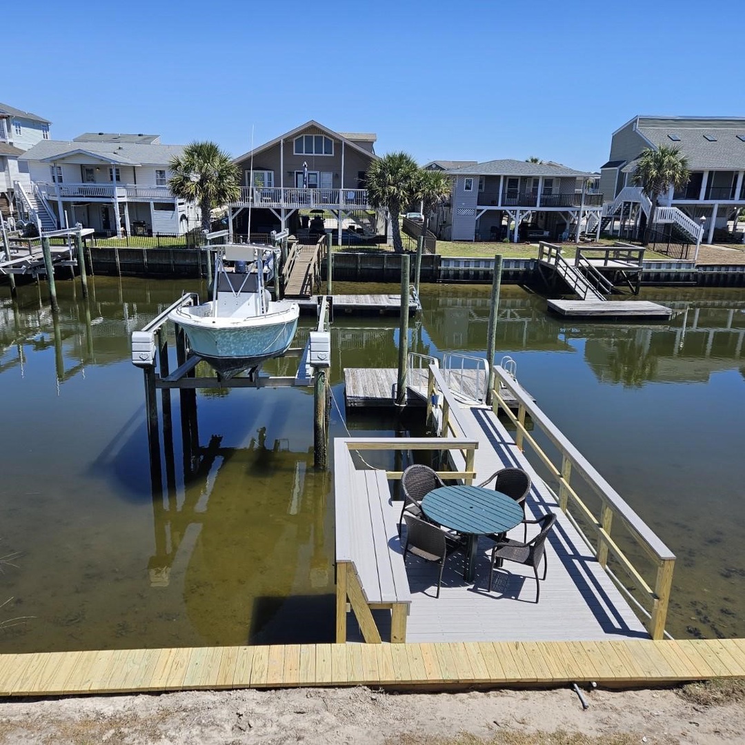 boat lift not included in rental