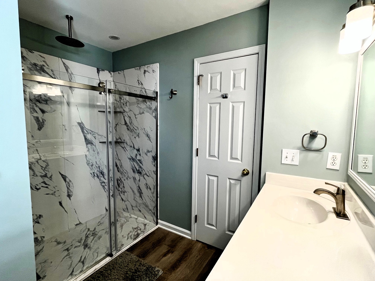 8 - shower - Jack N Jill between bedroom 1 and 2