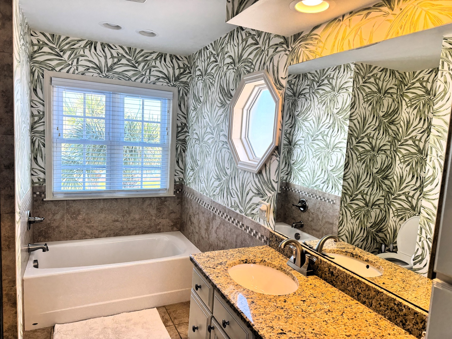 Bathroom 1 - Master (2)