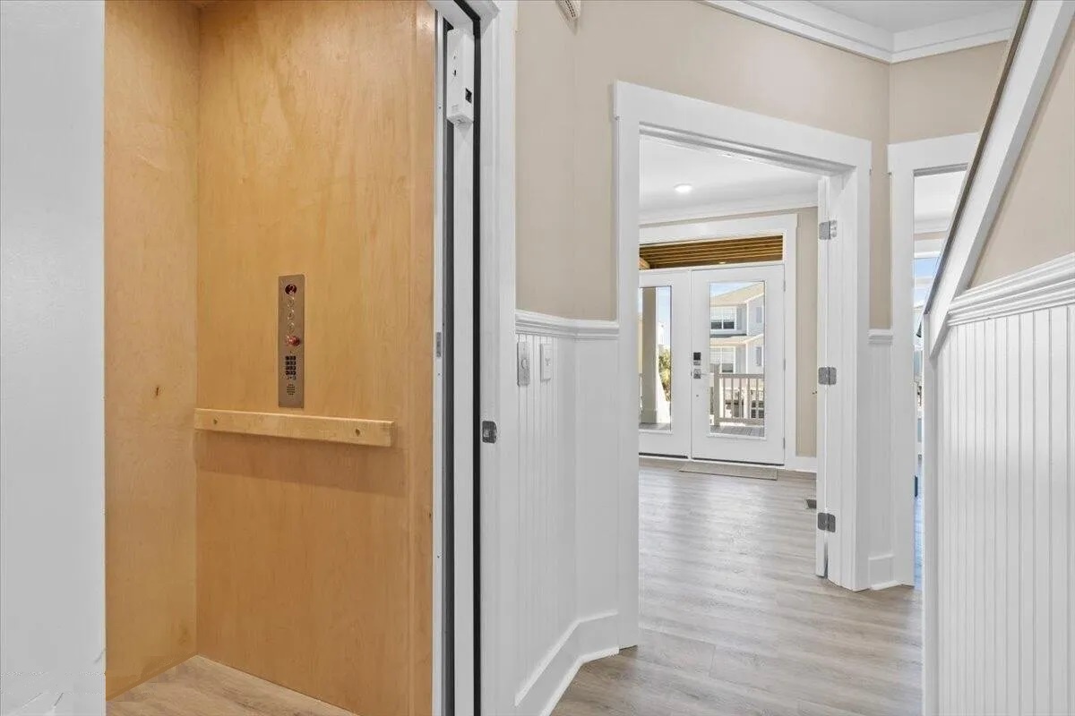 62 - elevator first level