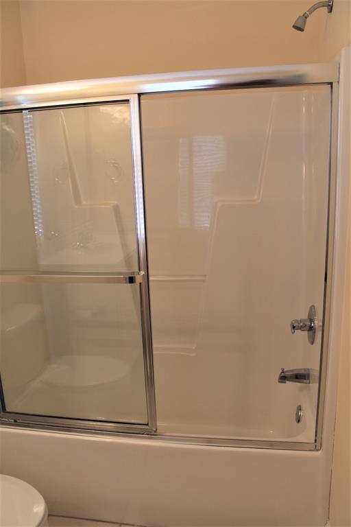 Bathroom 4 - Shower/Tub 