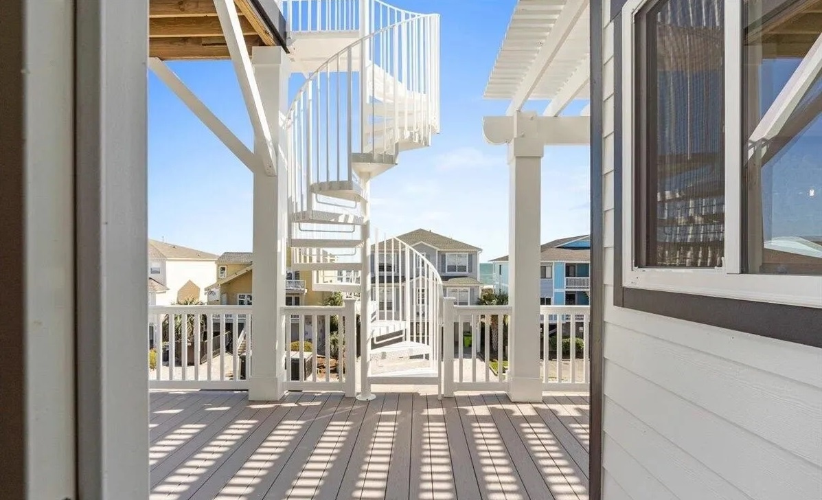 36 - Stairs to widow's watch