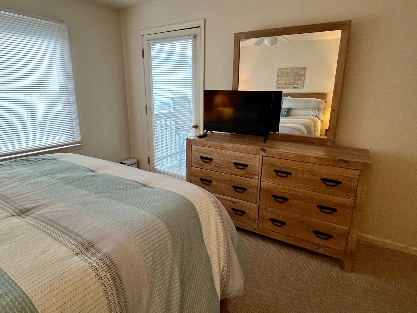 bedroom 2 -- queen