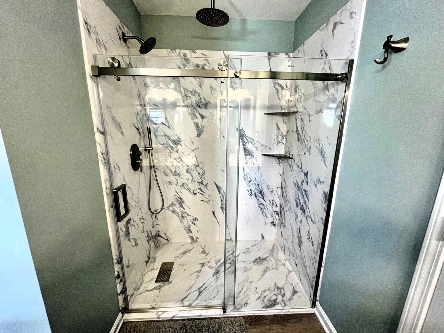 7 - shower first level Jack N Jill between bedroom 1 and 2