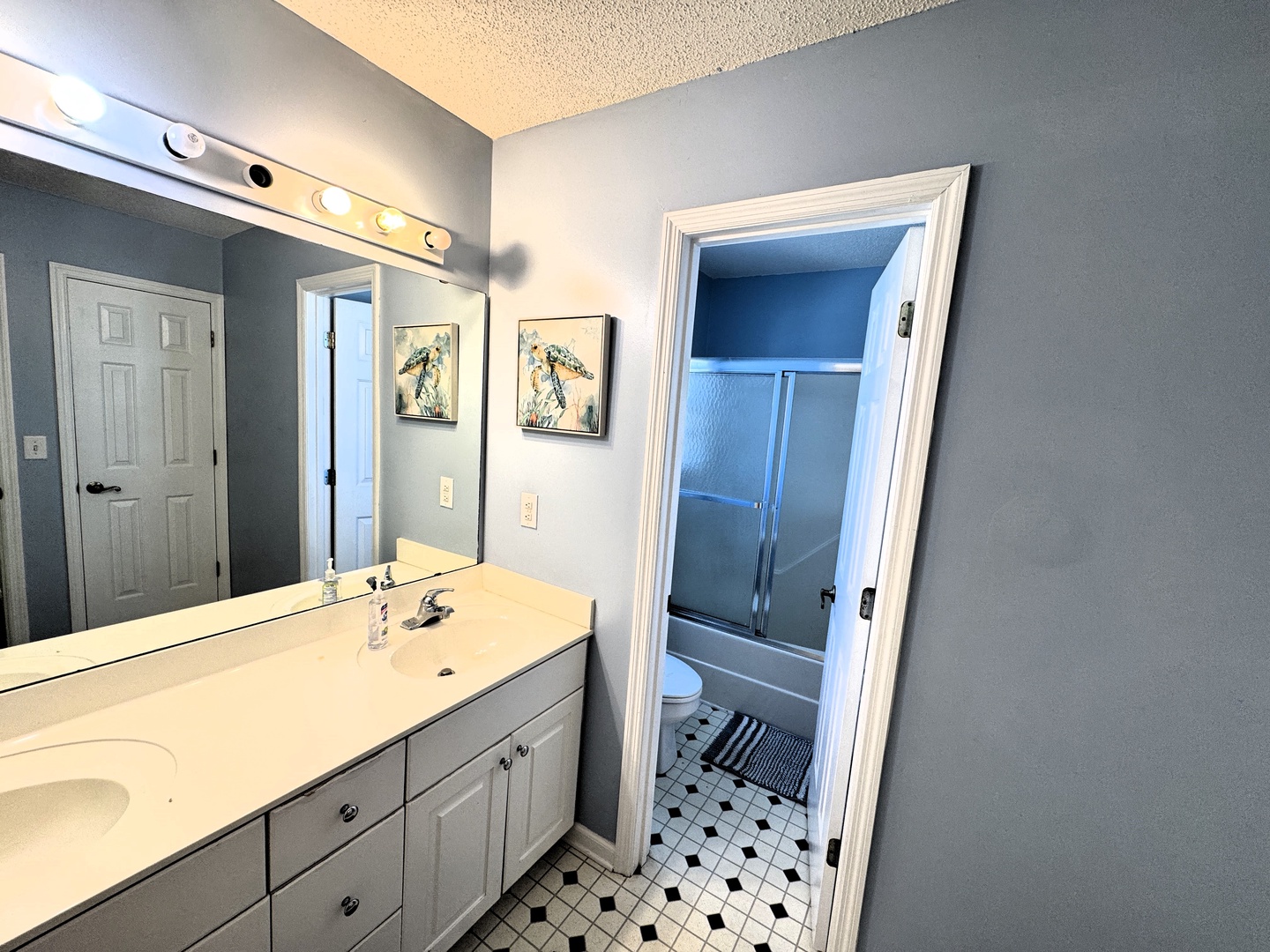 Bathroom 3-1 - Upstairs