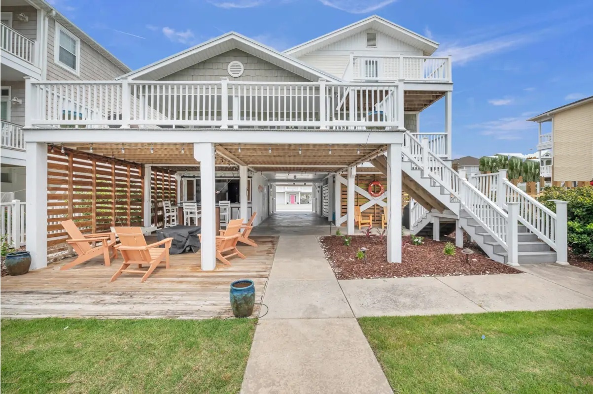 sitting area with bar canalside
