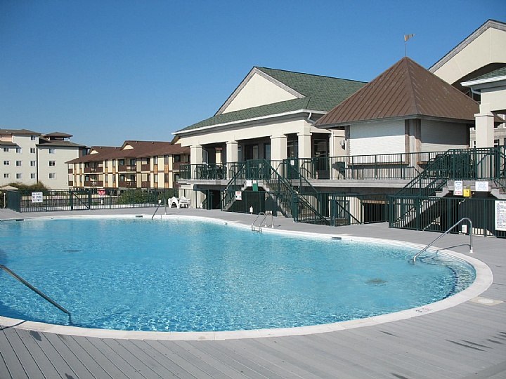 Islander Resort Pool - Oceanfront