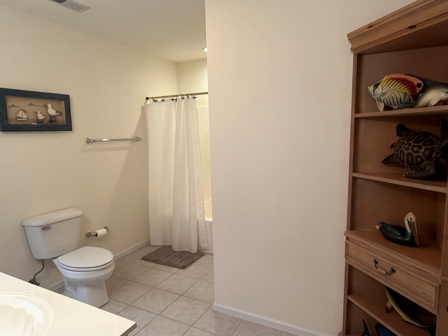 4 - bathroom first level - tub-shower - off the kitchen