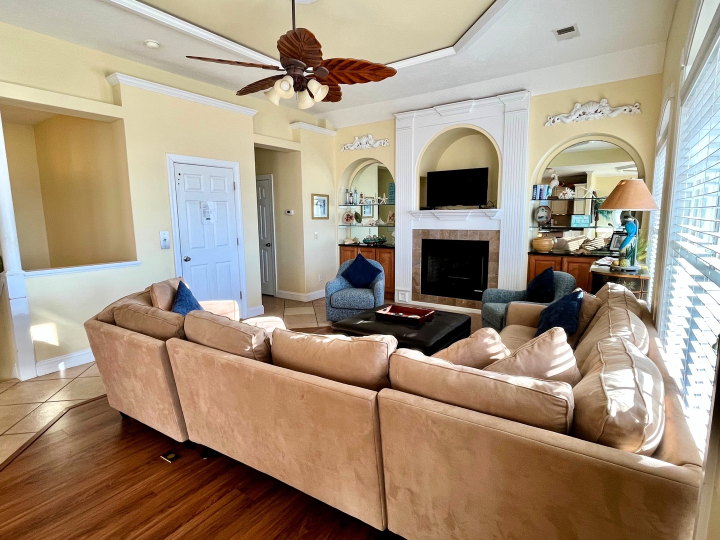 17 - upstairs living area