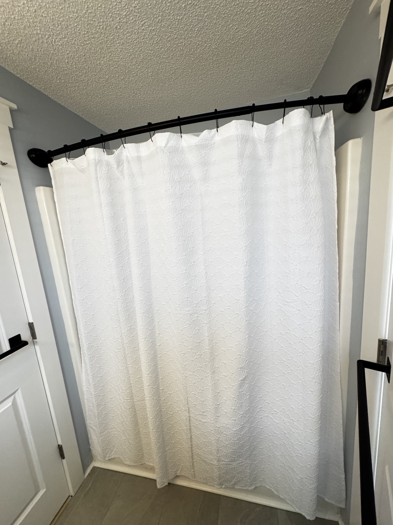 Jack n Jill - Shower Tub