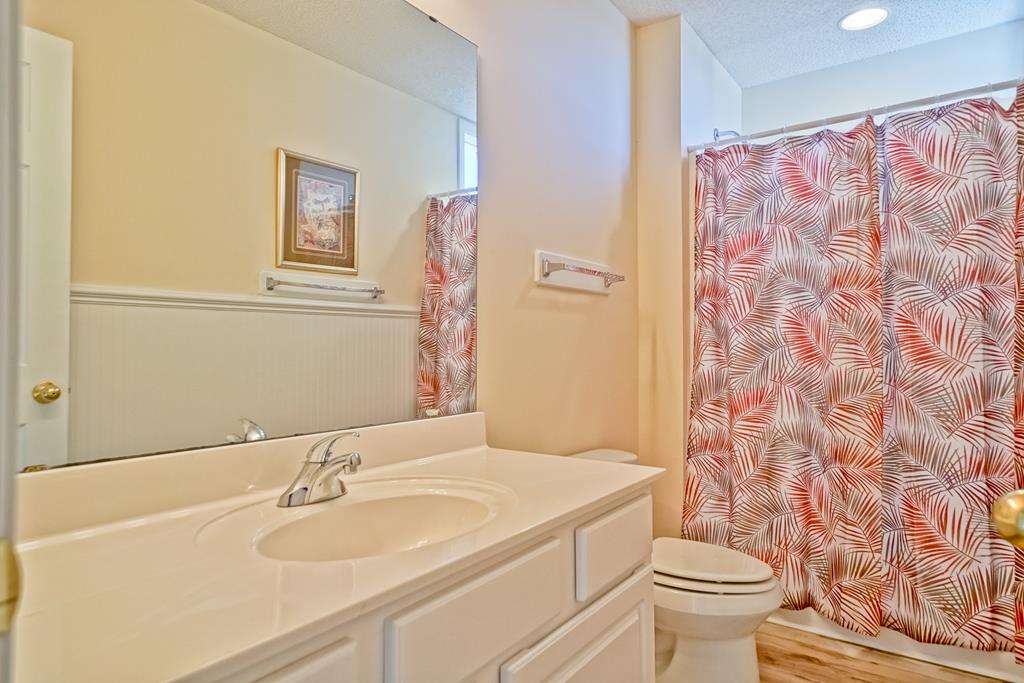 Upstairs Hallway Bathroom - Shower Only 