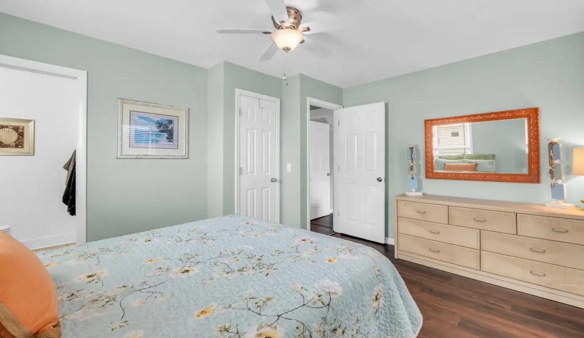 bedroom 4 upstairs - queen