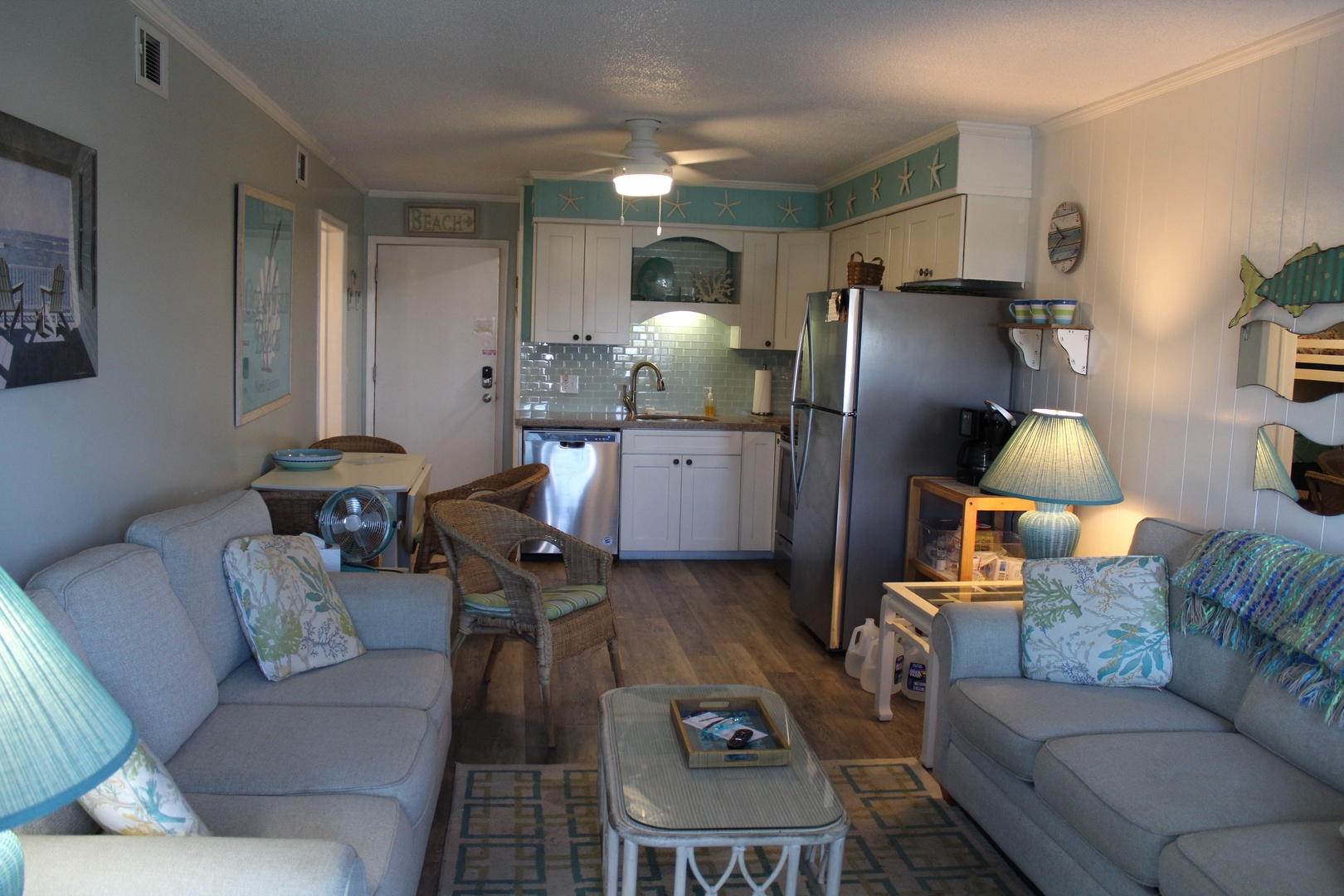 View from Living Room to Kitchen 