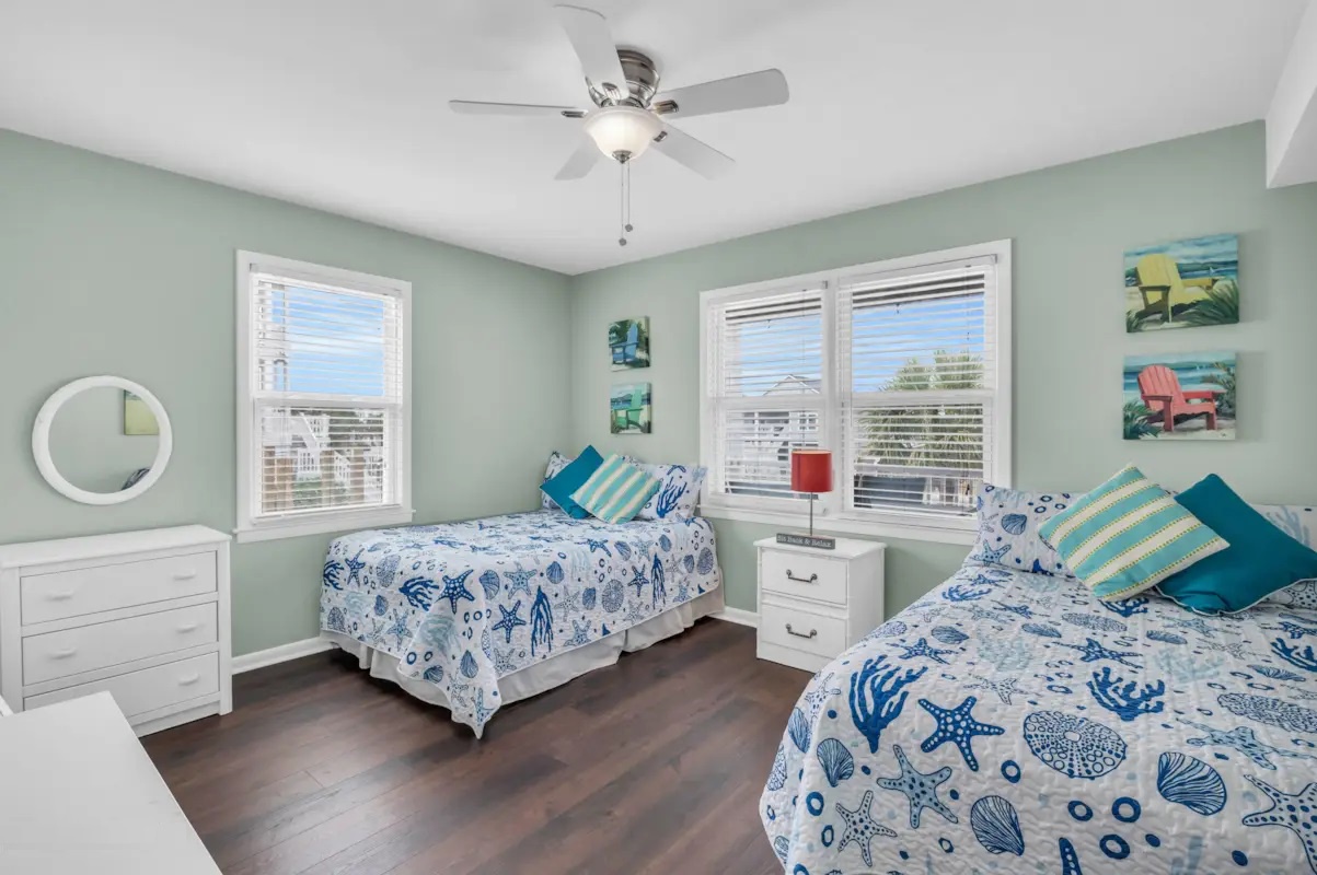 bedroom 2 - 2 queen beds