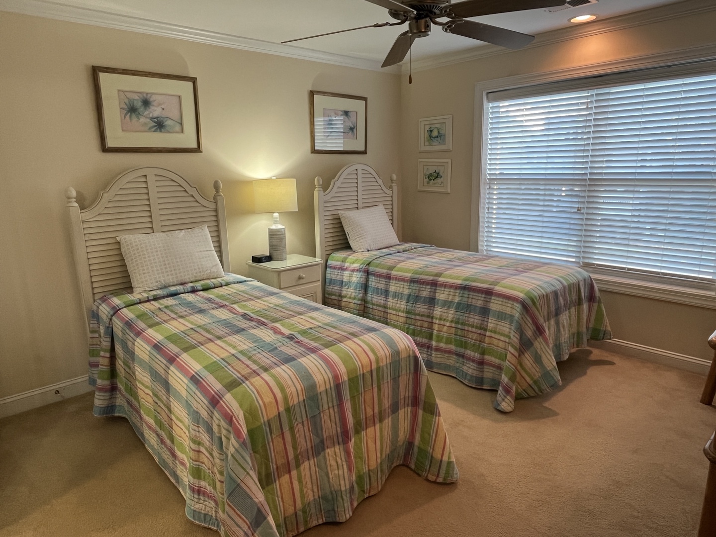 bedroom 2 - two twin beds
