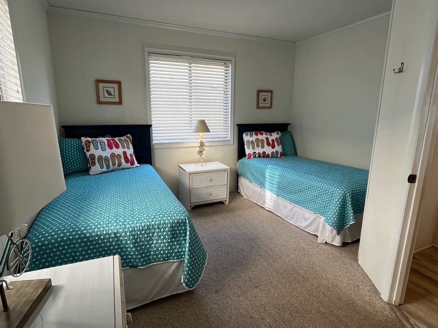 20 - bedroom 3 - two twin beds