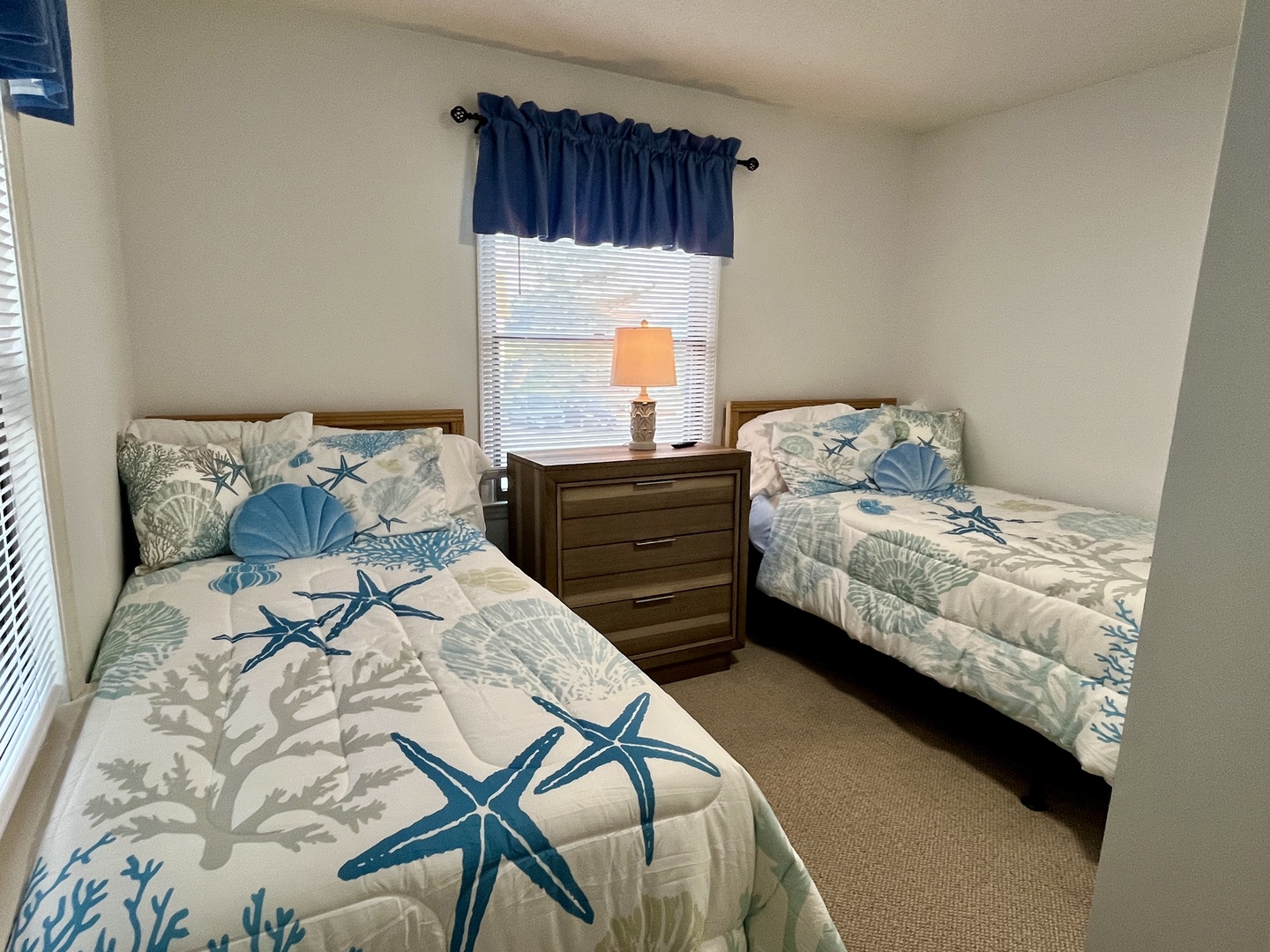 bedroom 3 -- two twins