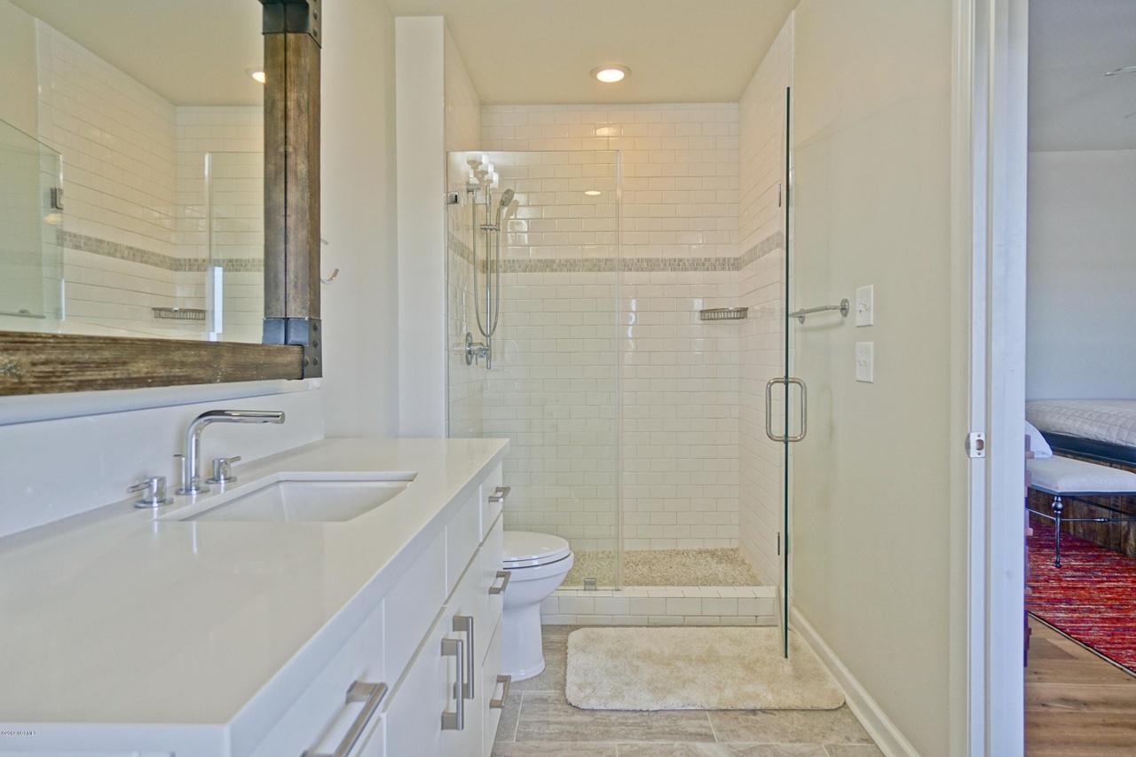 21 bedroom 1 private bath