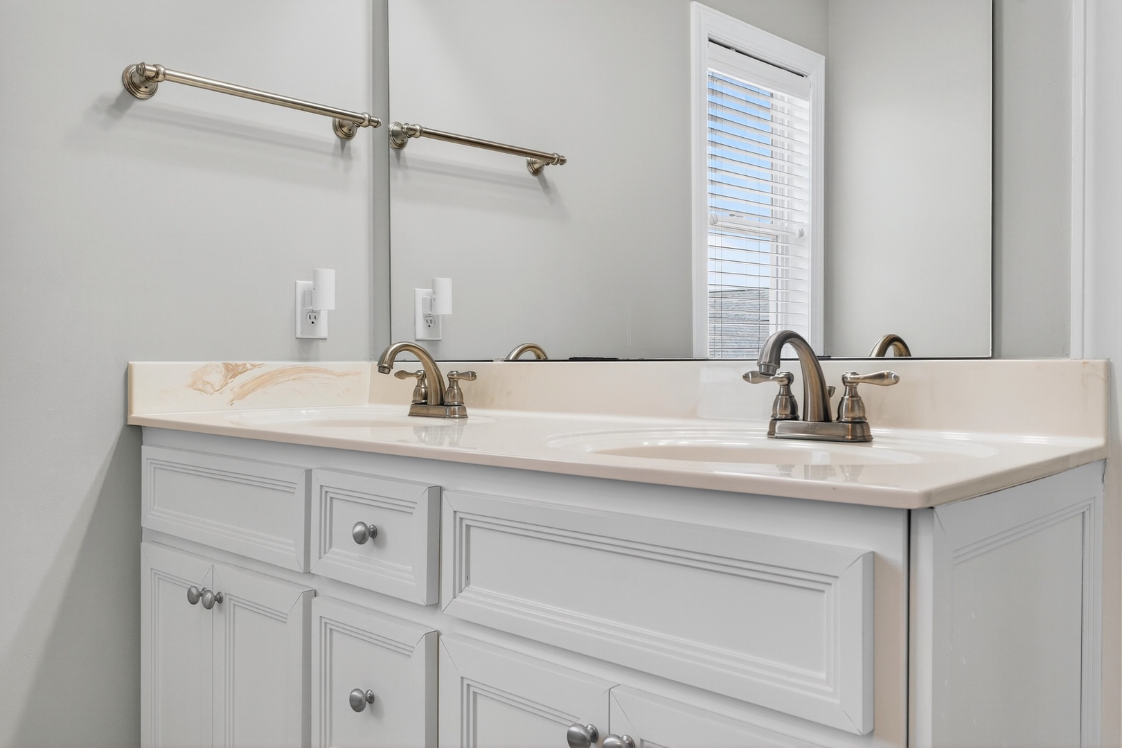 Private Bath Bedroom 6-1