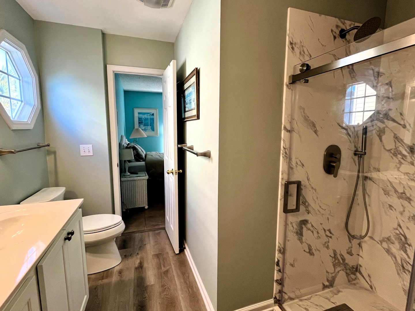 9 - bathroom - Jack N Jill first level between bedroom 1 and 2