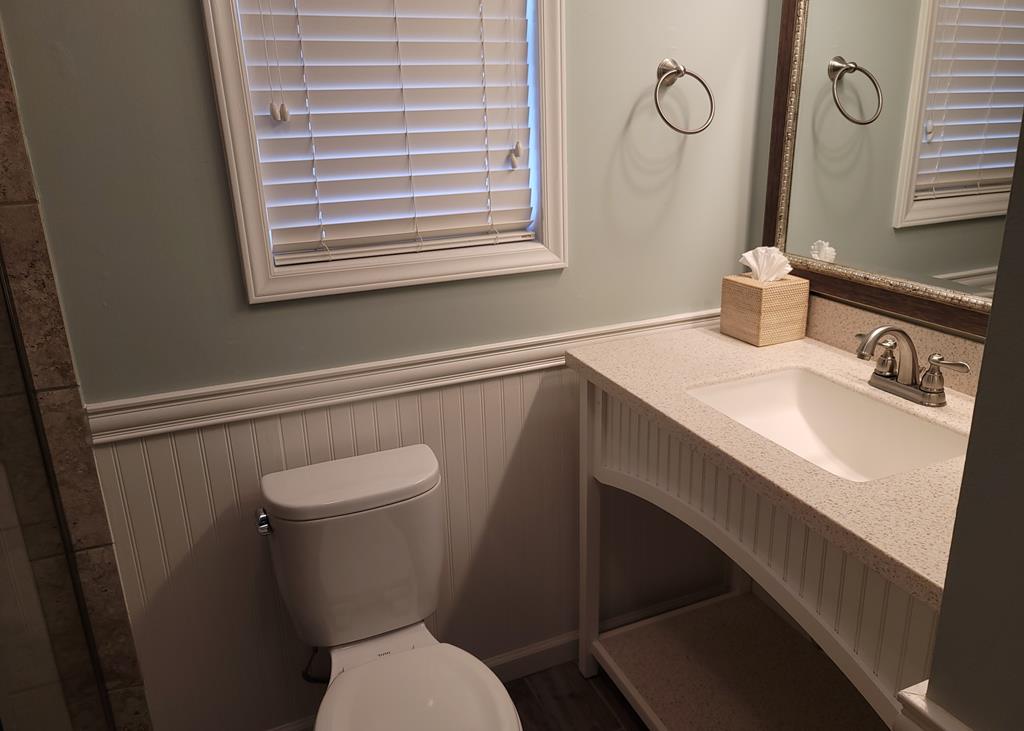 Bathroom 2 - First Floor - Central Hall 