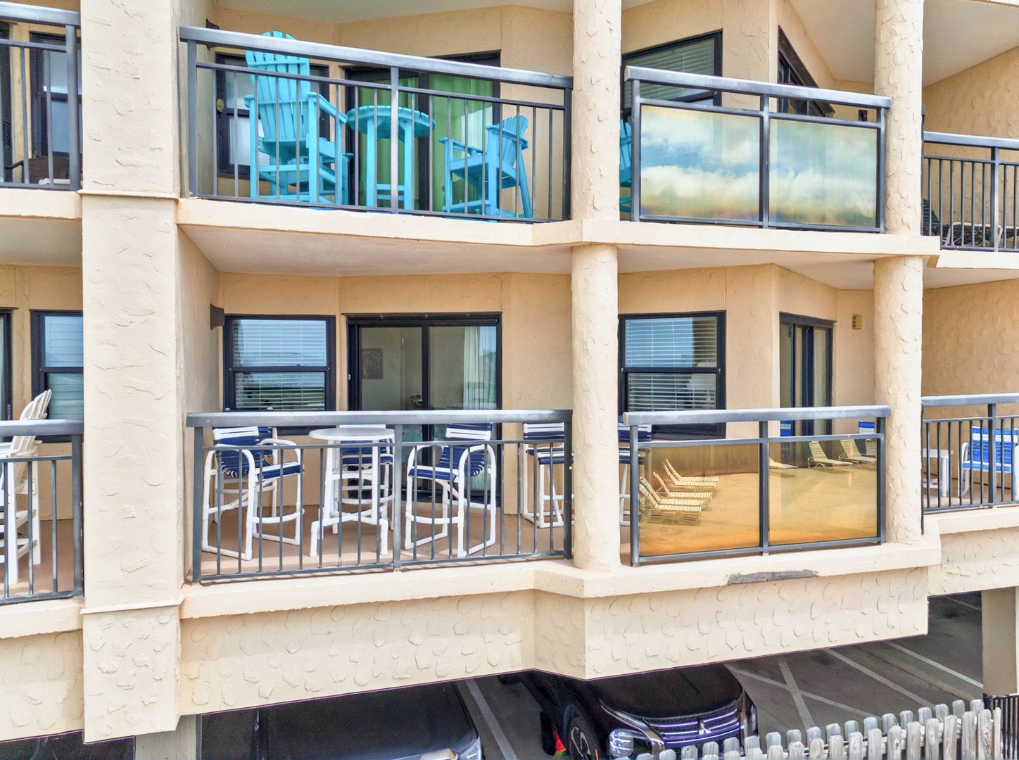 Exterior View to Deck 1