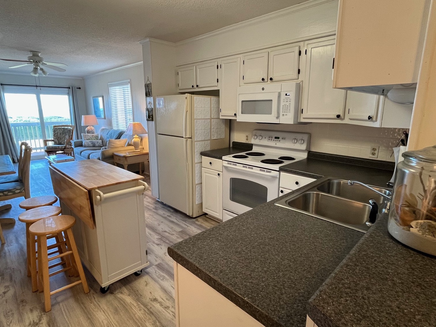 10 - kitchen - living area