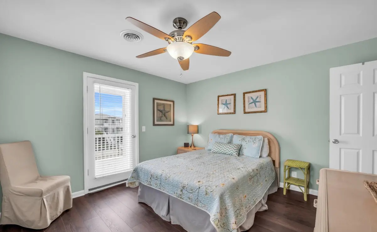 bedroom 3 upstairs - king