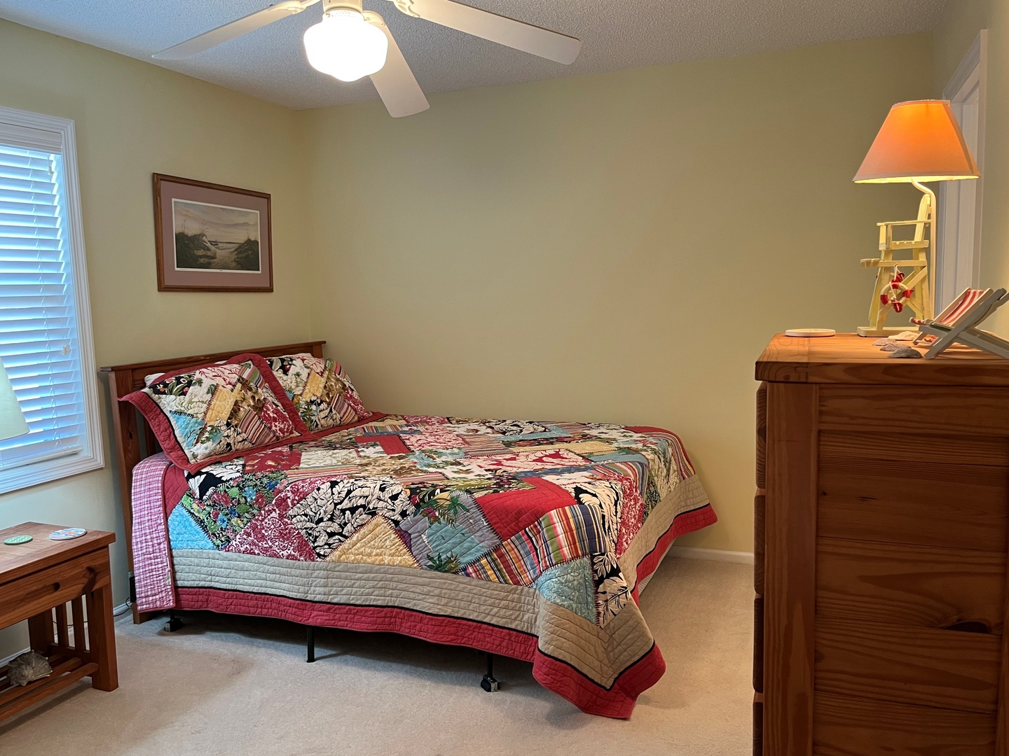 22 - bedroom 3 upstairs - queen and twin