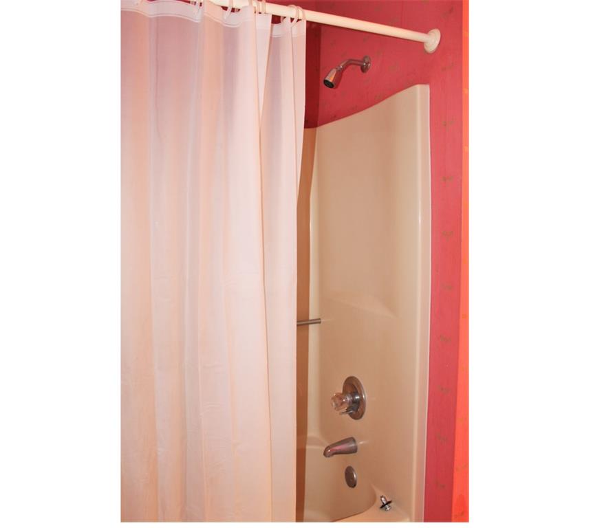 Jack n Jill Bath Shared by Bedrooms 3 & 4