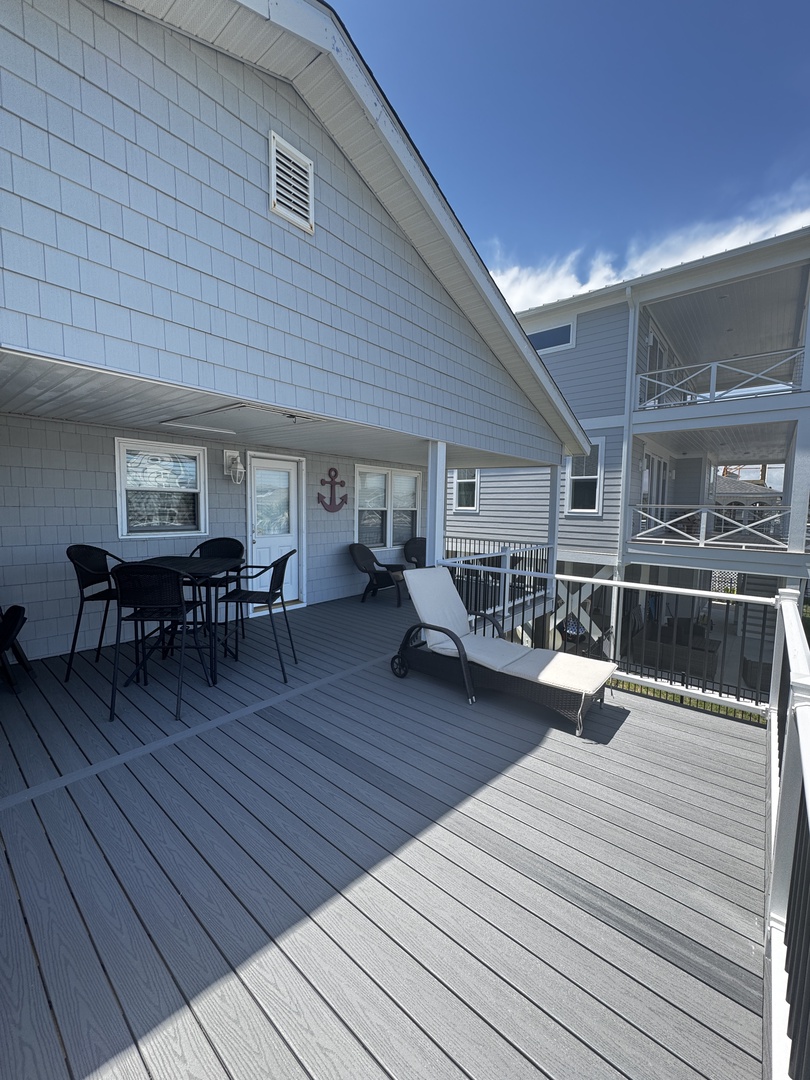 Entrance - Back Deck Facing Canal