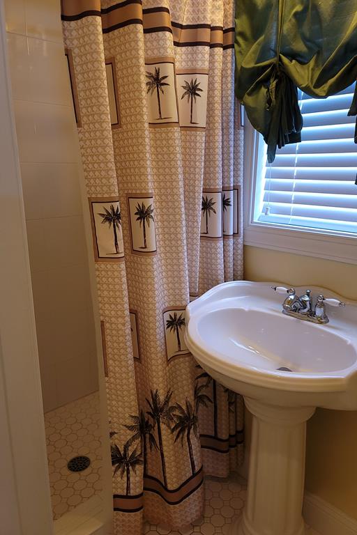 Hallway Bathroom - Shower Only - Near Bedroom 5