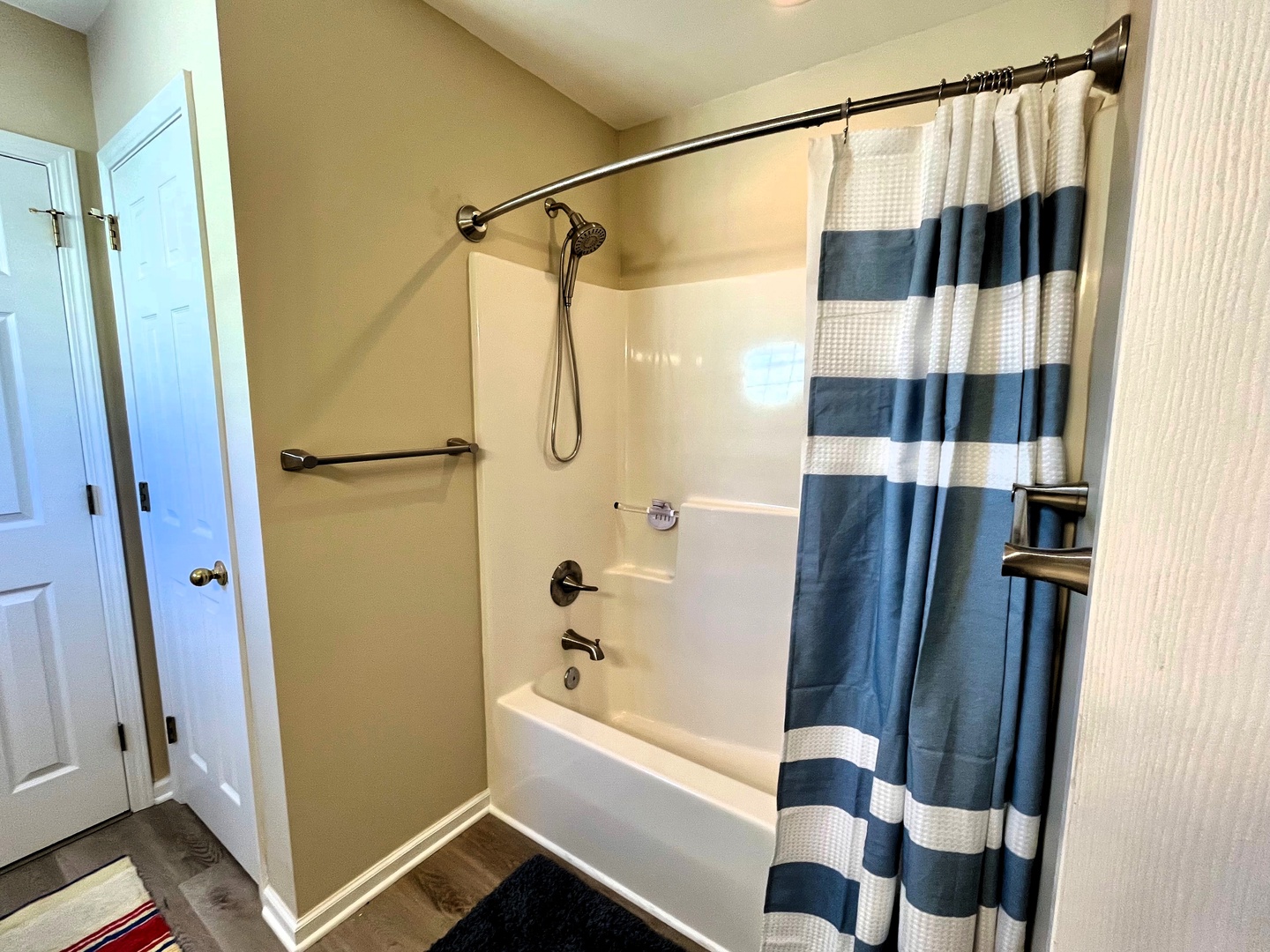 16 - bathroom 2 upstairs Jack N Jill