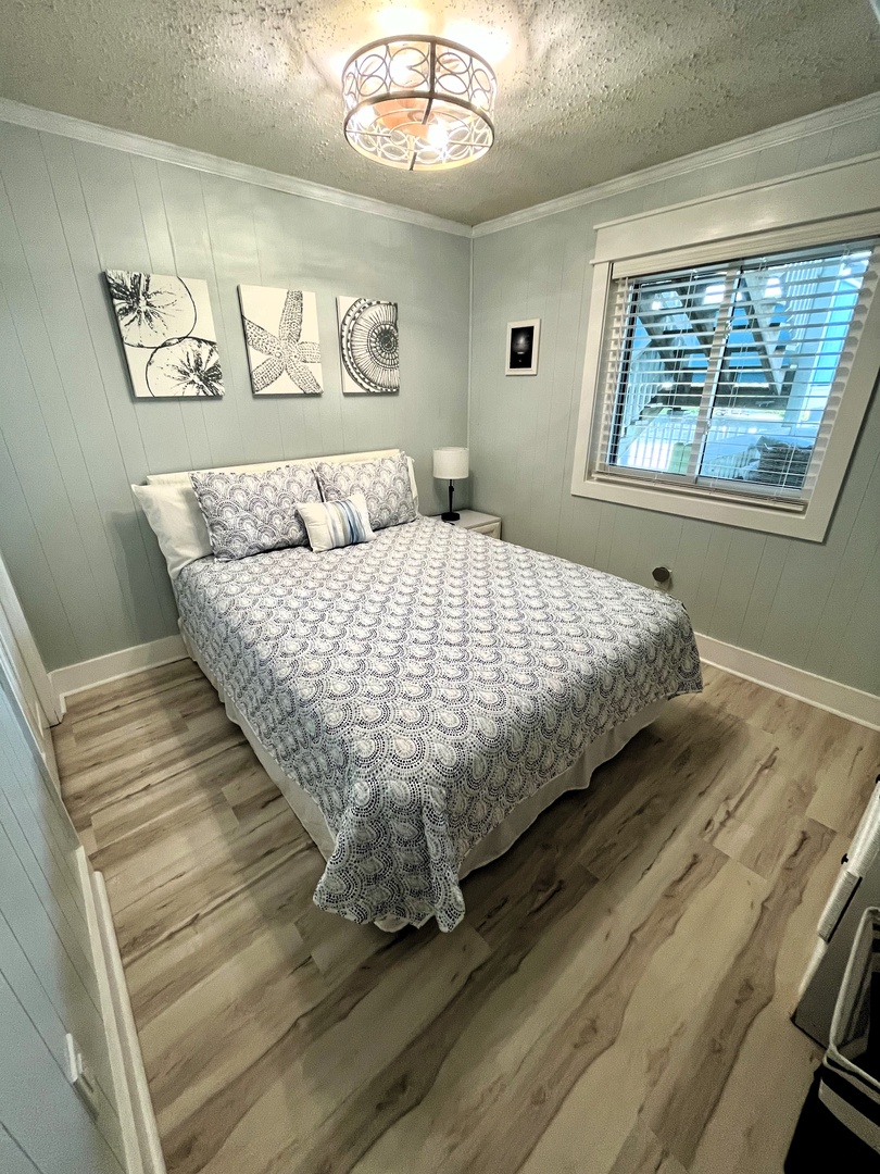 Bedroom 2 - Queen 2-1