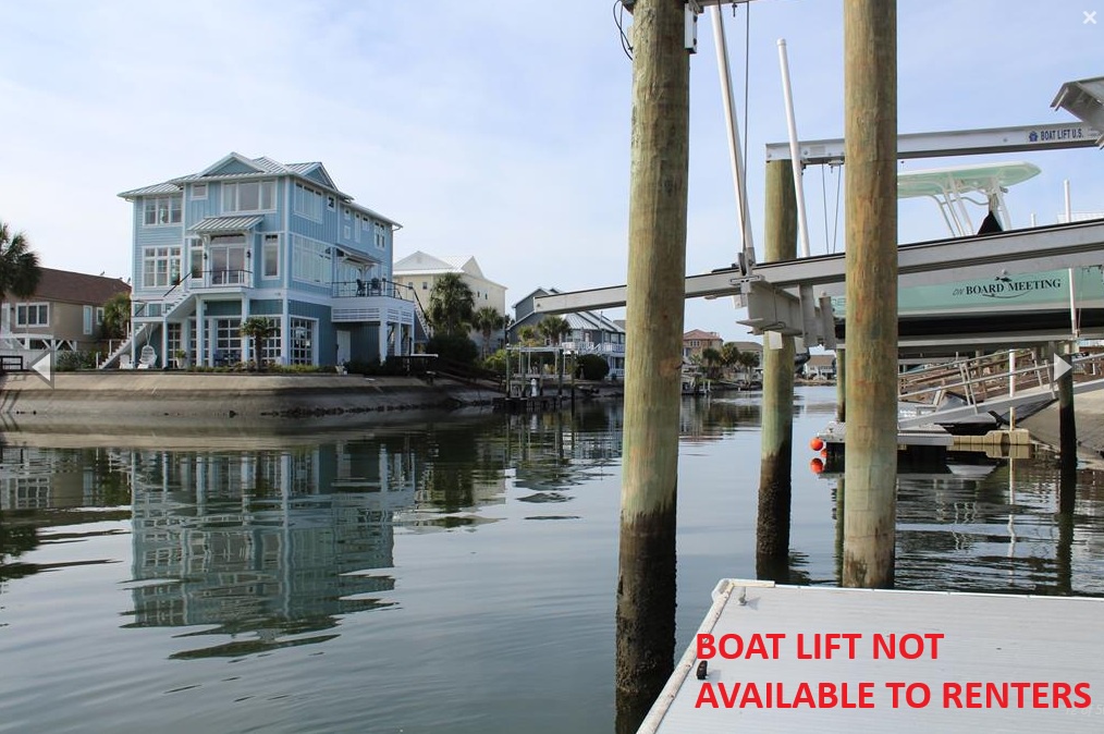 54 Craven - Boatlift not available to renters.