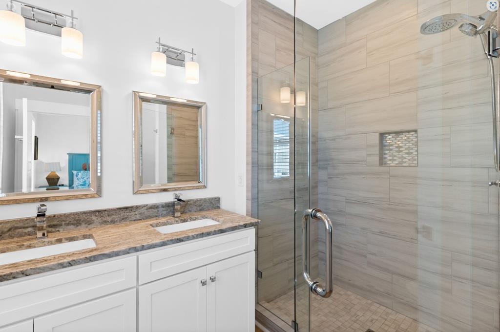 Bedroom 3 Prive Bath Shower Only