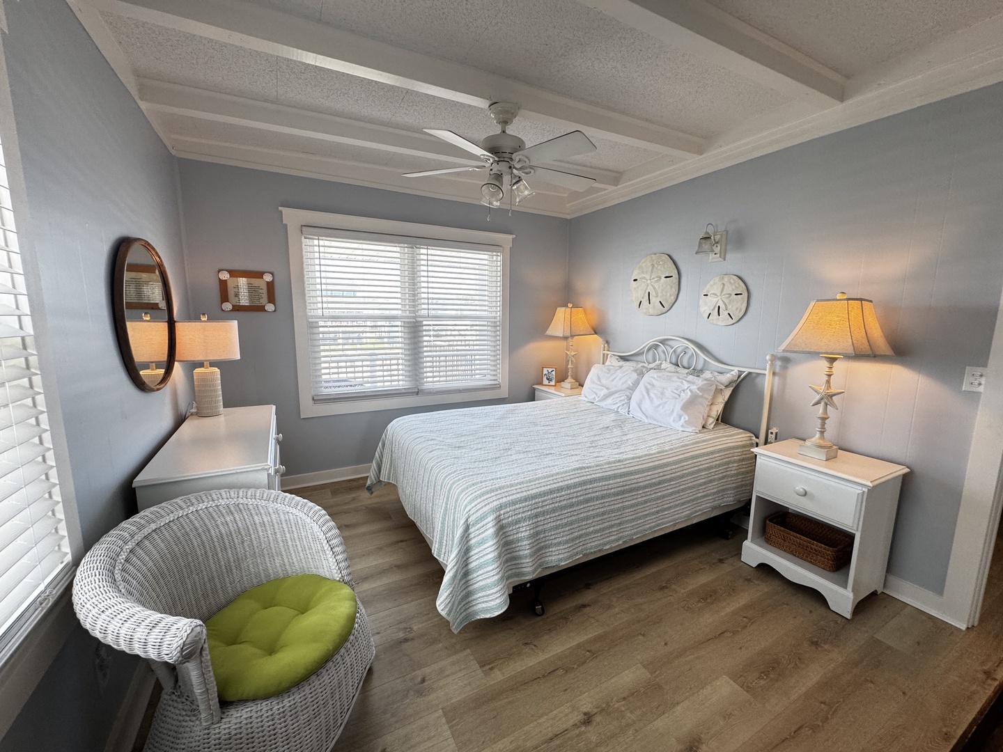 Bedroom 1 - Canal front