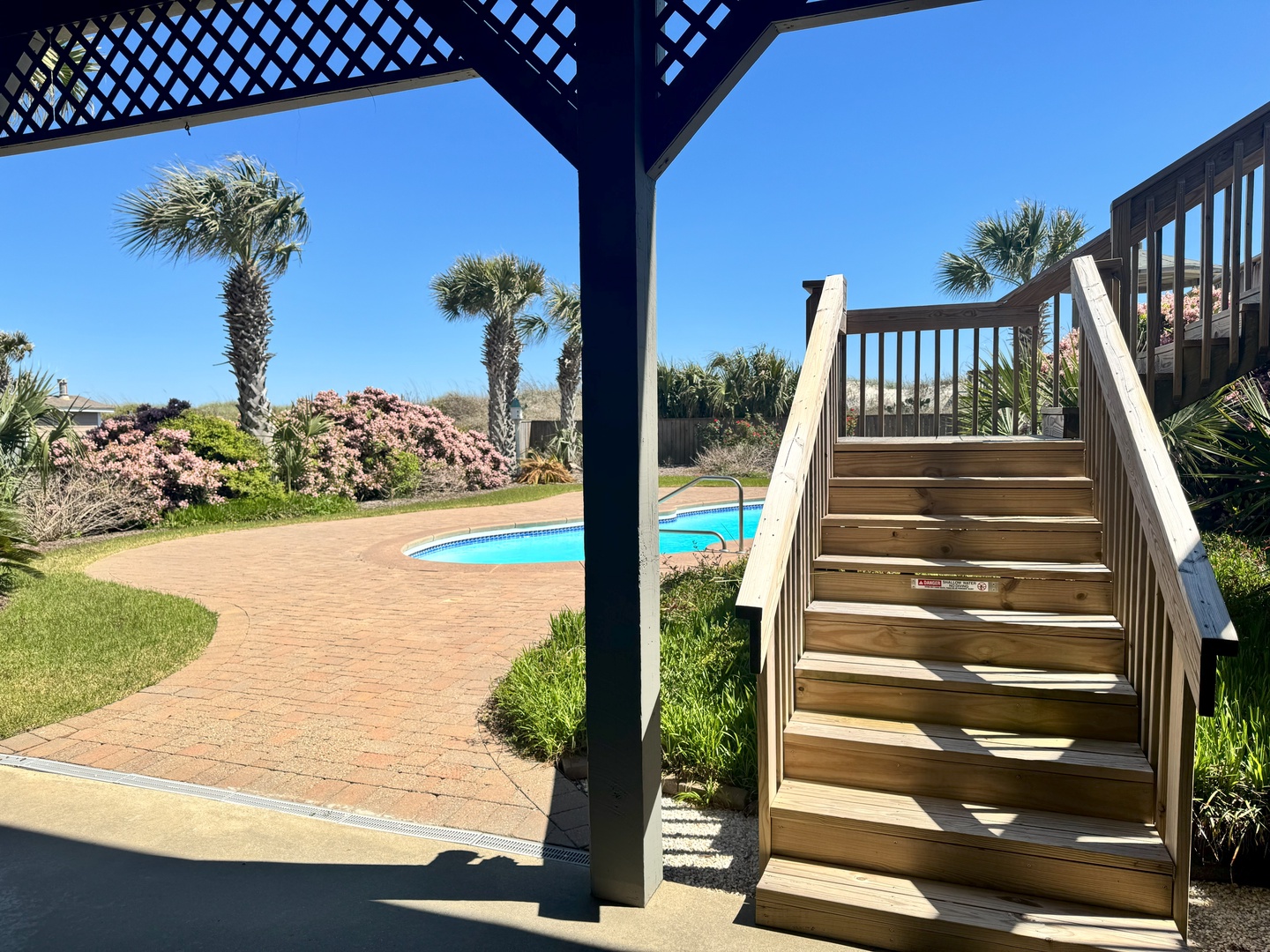 Pool 2 _ Steps to Walkway