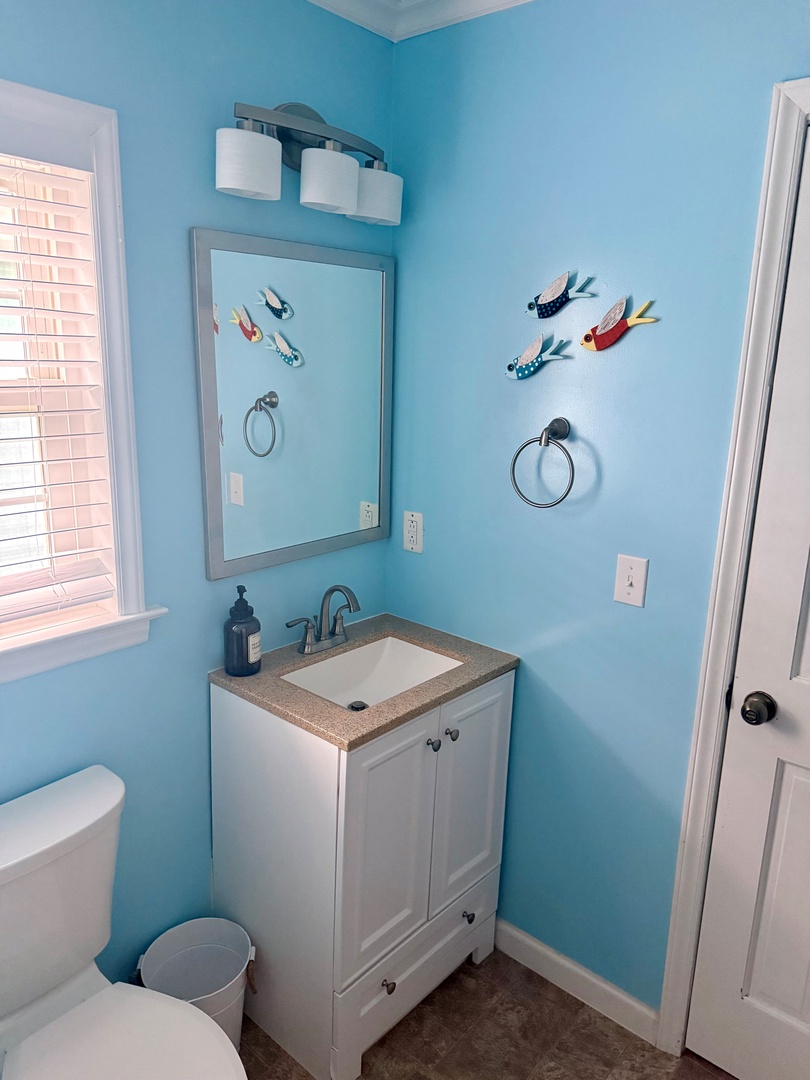 18 Laurinburg - Blue Bathroom