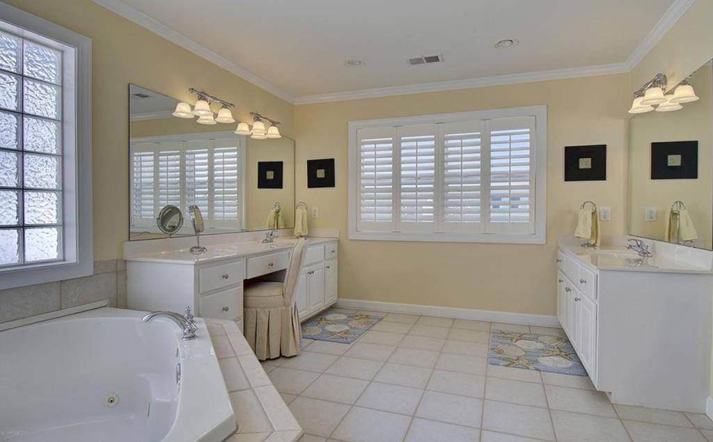 Bedroom 1 - Private Bath