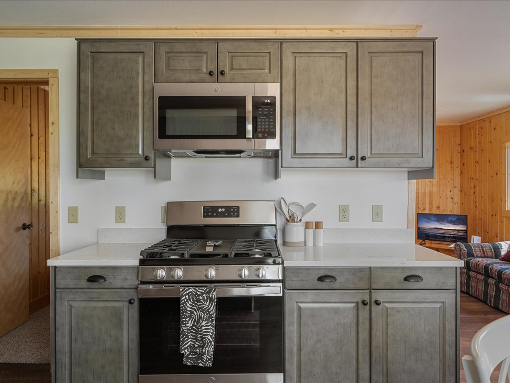 guest cottage - kitchen