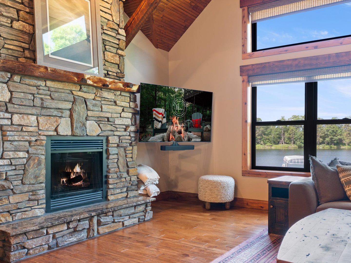 Fireplace and TV in the livingroom.