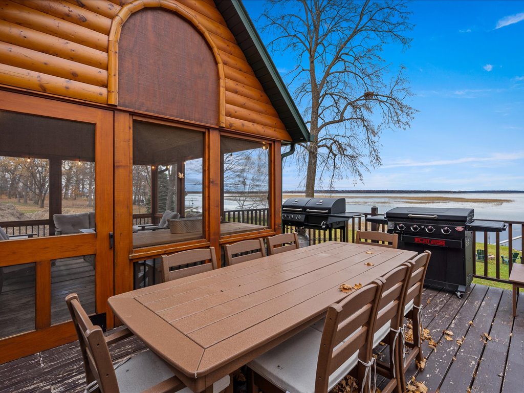 Lakeside deck w Grill and FlatTop