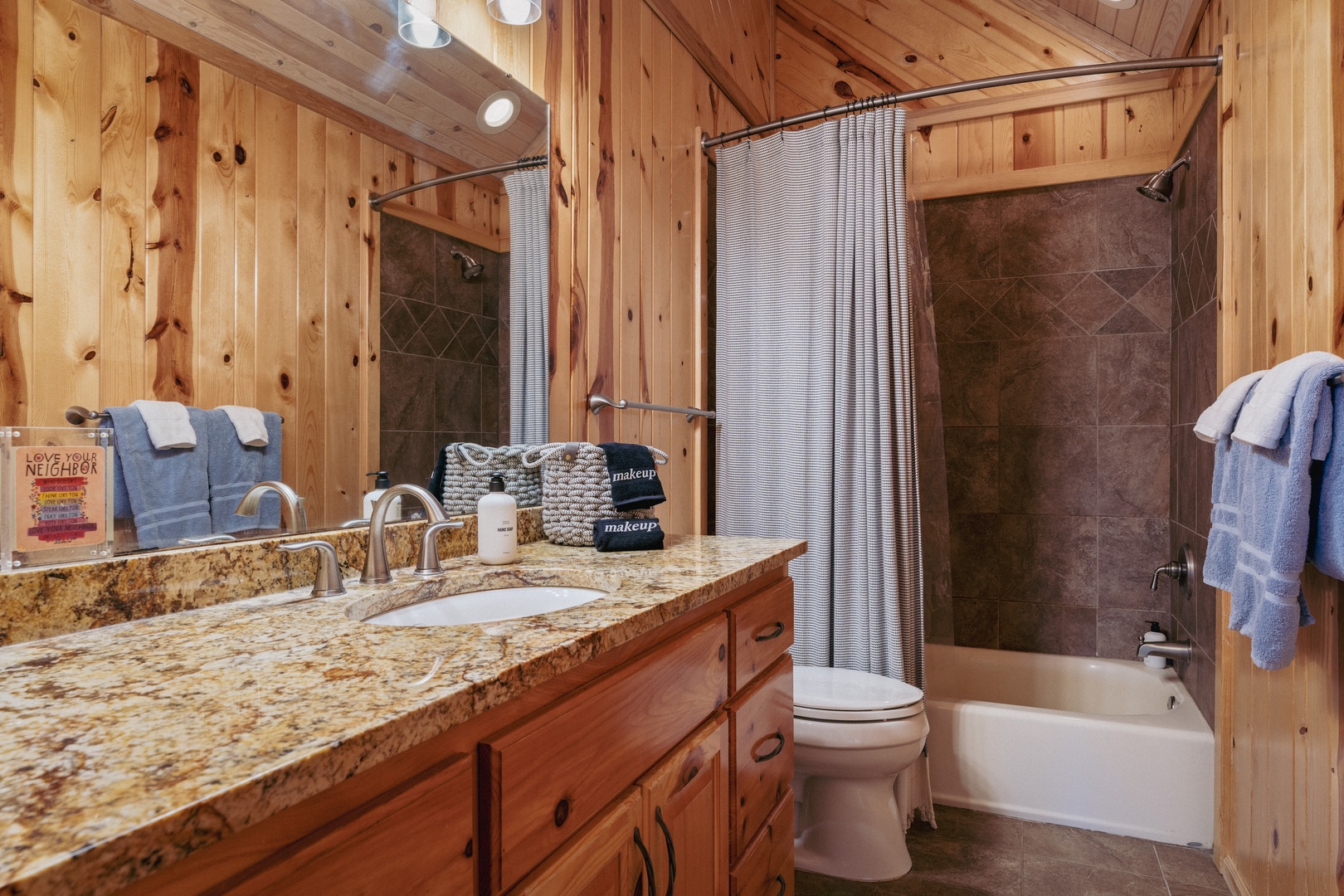 Full Bath (Upper Level)