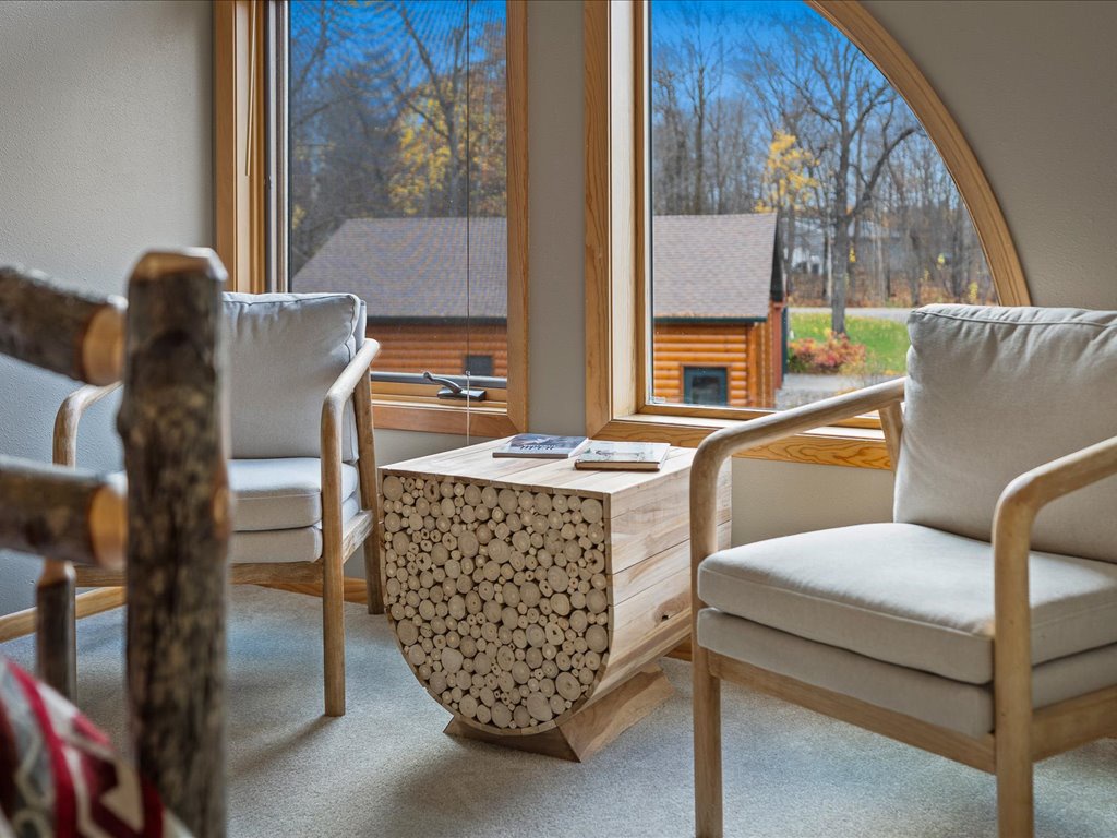 Upper Level Bedroom 1 - Extra Seating