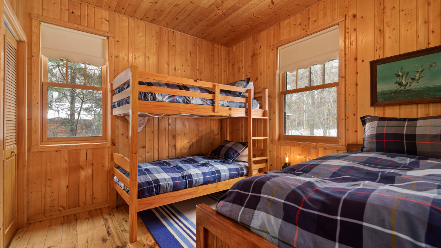Bedroom twin bunk with single twin