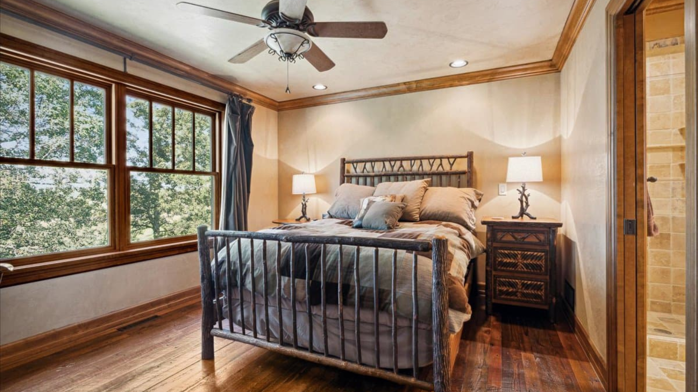 Main lodge - Second Floor Bedroom
