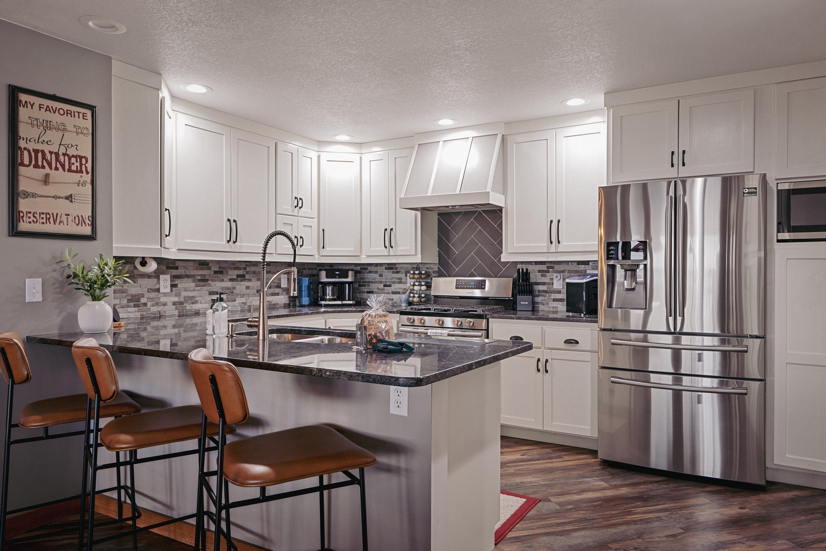 Fully equipped kitchen.